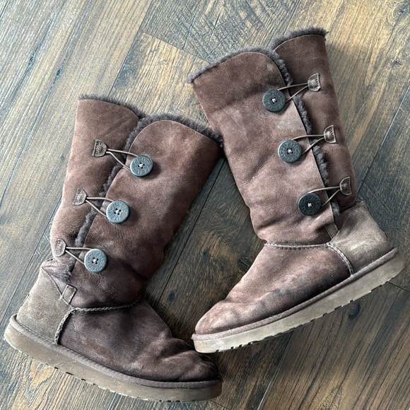 UGGs women’s size 10 Bailey button brown - Picture 1 of 6